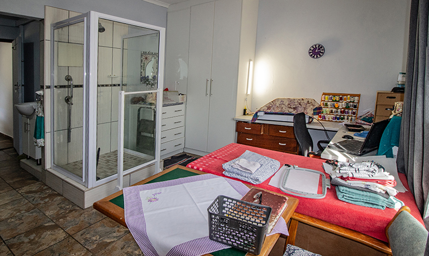4 Bedroom Property for Sale in De Kelders Western Cape